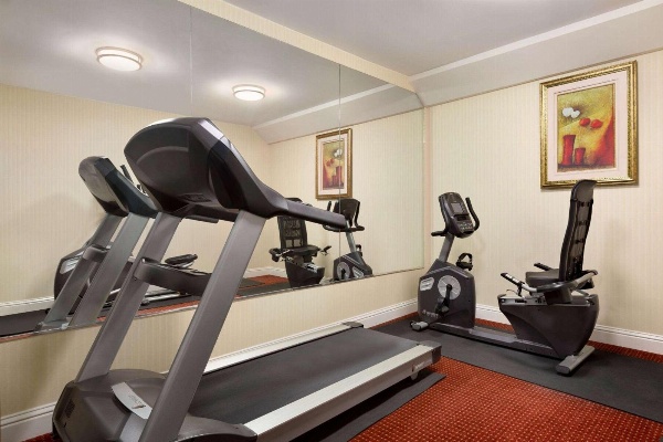 Ramada by Wyndham Oakland Downtown City Center image 5